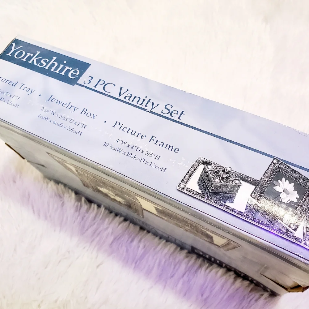 Yorkshire 3 piece vanity set with box